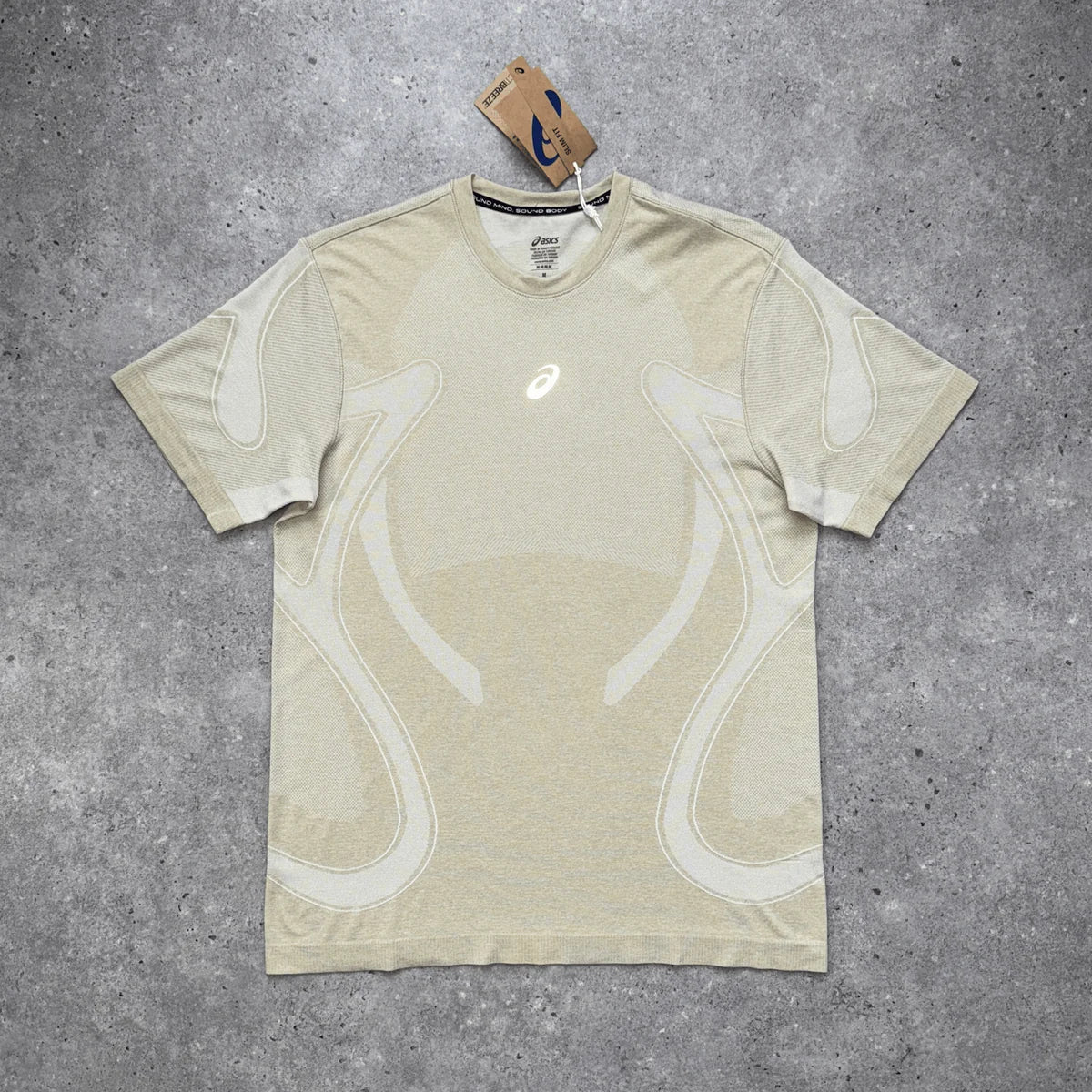 ASICS SEAMLESS T-SHIRT KHAKI & BLACK SHORTS
